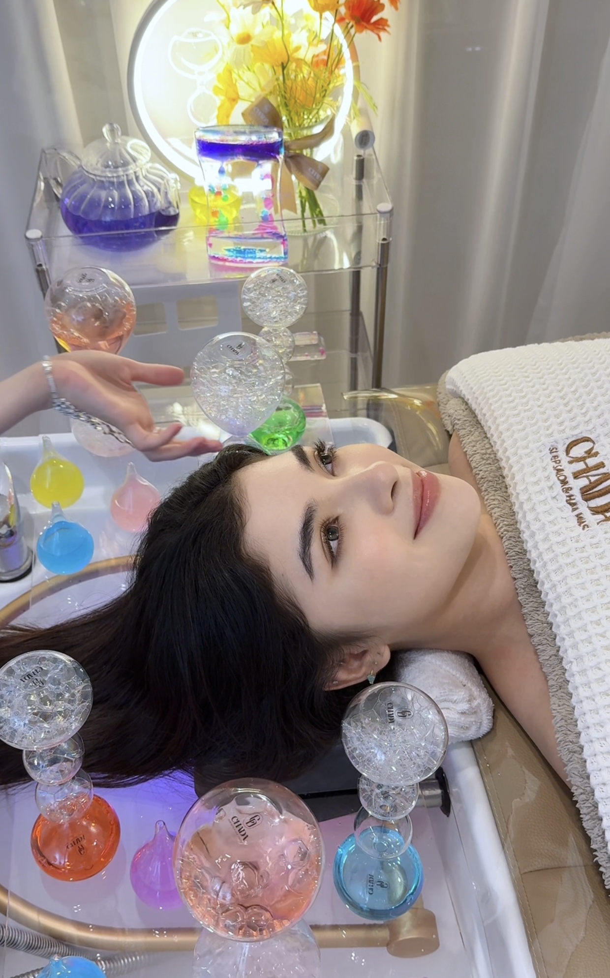 Gentle ASMR touches around a guest’s scalp at Chada Sleep Salon