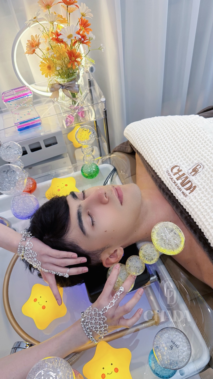 A relaxing head massage with ASMR tools at Chada