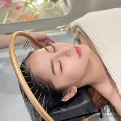 การนวดศีรษะช่วยเปิดรูขุมขนและกระตุ้นการเจริญเติบโตของเส้นผม ลดปัญหาผมร่วงและช่วยให้เส้นผมแข็งแรงขึ้น